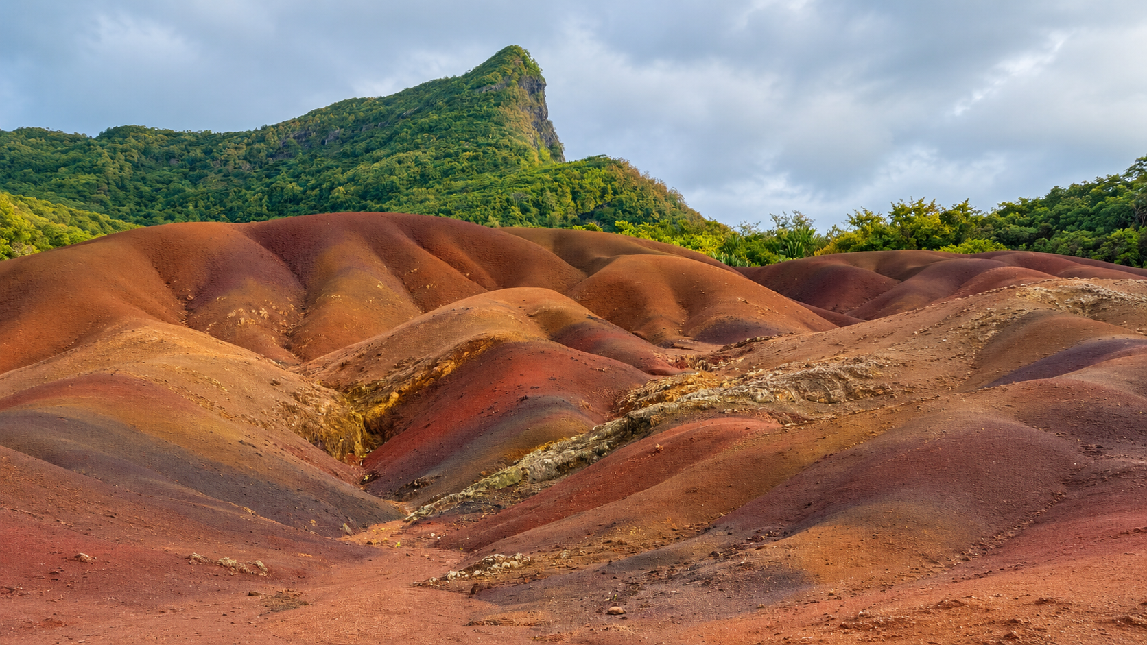 La Terre des Sept Couleurs à Chamarel, mémoire volcanique de Maurice